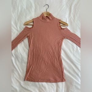 FOREVER 21 BRAND TURTLE NECK LONG SLEEVE SHIRT BABY PINK WITH OPEN SHOULDER